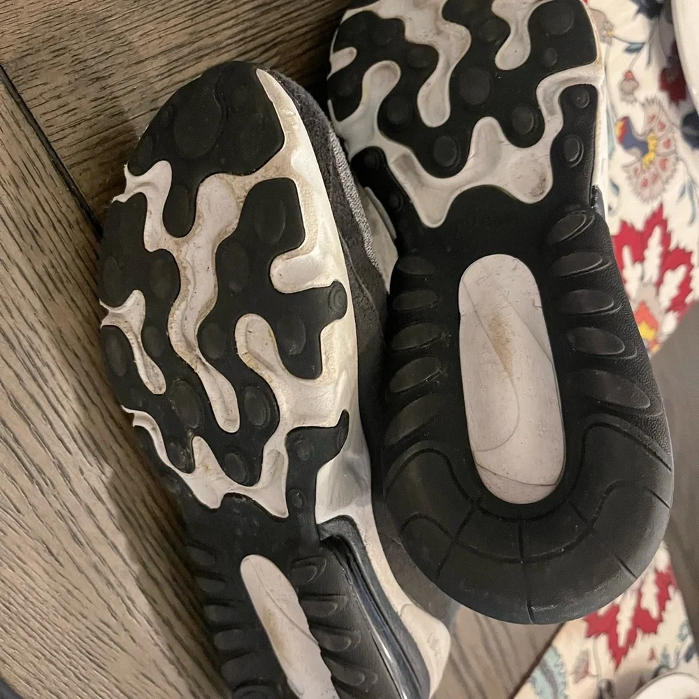 Nike Air React 7c Shoes (Size US: 7Y)- no laces - Picture 3 of 6